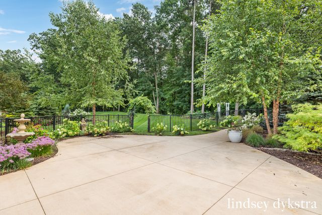 4238 Oak Timbers Drive NE, Grand Rapids, MI 49525