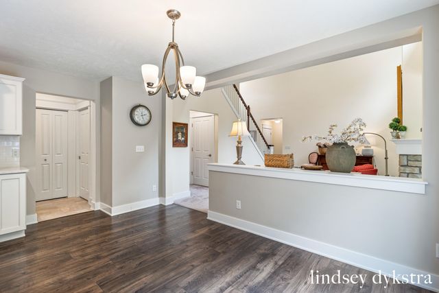 4238 Oak Timbers Drive NE, Grand Rapids, MI 49525