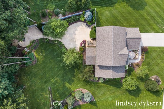 4238 Oak Timbers Drive NE, Grand Rapids, MI 49525