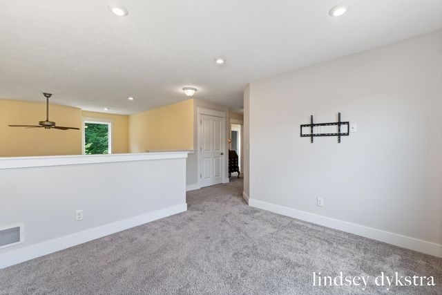 4238 Oak Timbers Drive NE, Grand Rapids, MI 49525