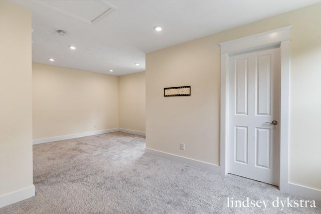 4238 Oak Timbers Drive NE, Grand Rapids, MI 49525