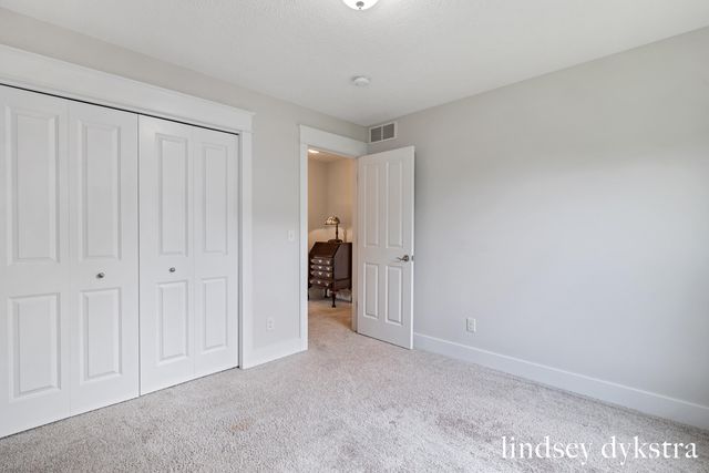 4238 Oak Timbers Drive NE, Grand Rapids, MI 49525