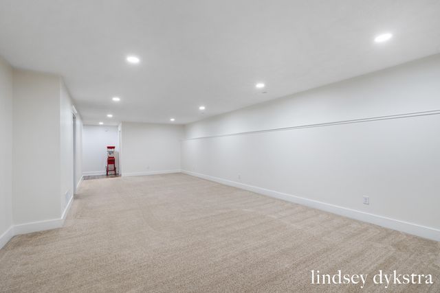 4238 Oak Timbers Drive NE, Grand Rapids, MI 49525
