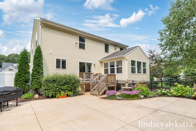 4238 Oak Timbers Drive NE, Grand Rapids, MI 49525