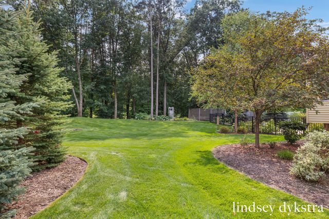 4238 Oak Timbers Drive NE, Grand Rapids, MI 49525
