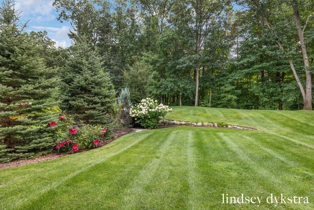 4238 Oak Timbers Drive NE, Grand Rapids, MI 49525