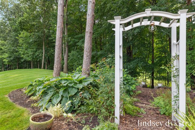 4238 Oak Timbers Drive NE, Grand Rapids, MI 49525