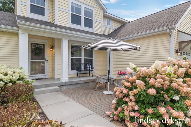 4238 Oak Timbers Drive NE, Grand Rapids, MI 49525