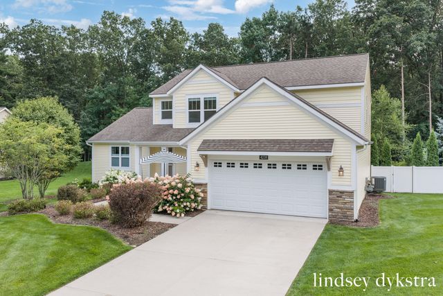 4238 Oak Timbers Drive NE, Grand Rapids, MI 49525