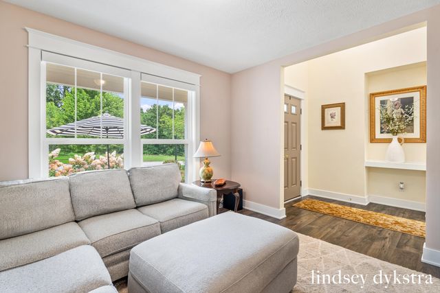 4238 Oak Timbers Drive NE, Grand Rapids, MI 49525