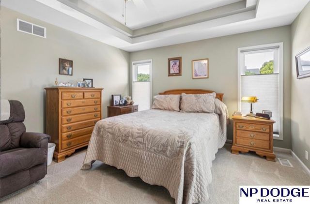 17278 Pine Street, Omaha, NE 68130