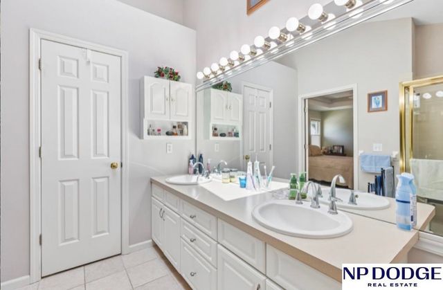 17278 Pine Street, Omaha, NE 68130