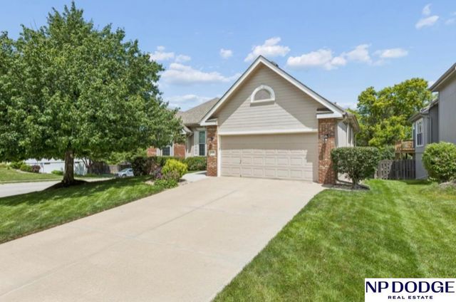 17278 Pine Street, Omaha, NE 68130