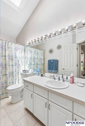 17278 Pine Street, Omaha, NE 68130
