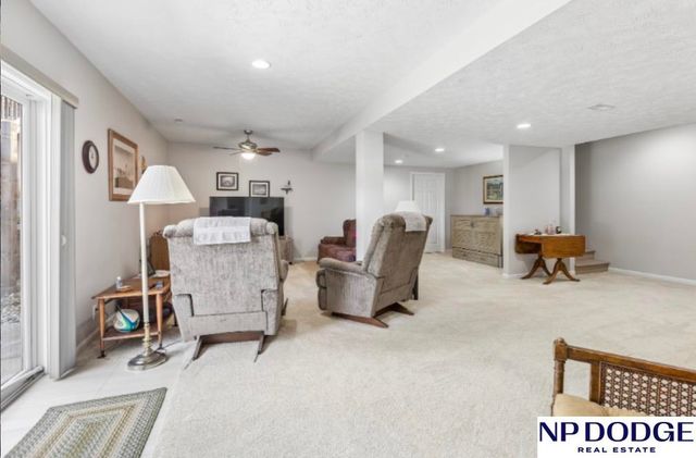 17278 Pine Street, Omaha, NE 68130