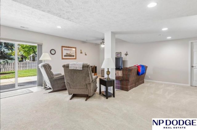 17278 Pine Street, Omaha, NE 68130