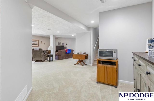 17278 Pine Street, Omaha, NE 68130
