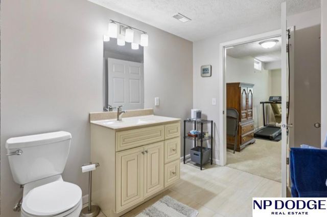 17278 Pine Street, Omaha, NE 68130
