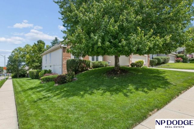 17278 Pine Street, Omaha, NE 68130