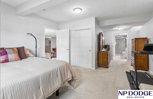 17278 Pine Street, Omaha, NE 68130