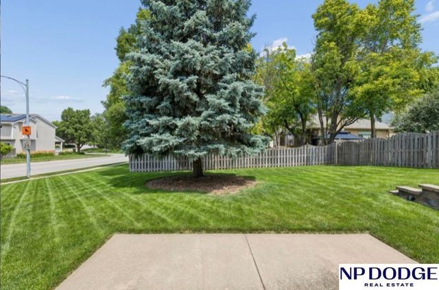 17278 Pine Street, Omaha, NE 68130