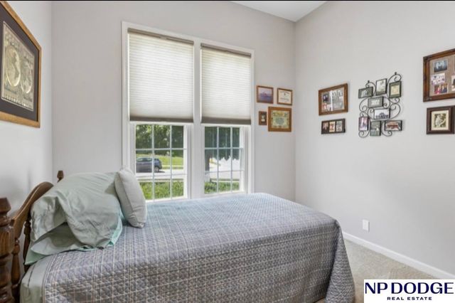17278 Pine Street, Omaha, NE 68130