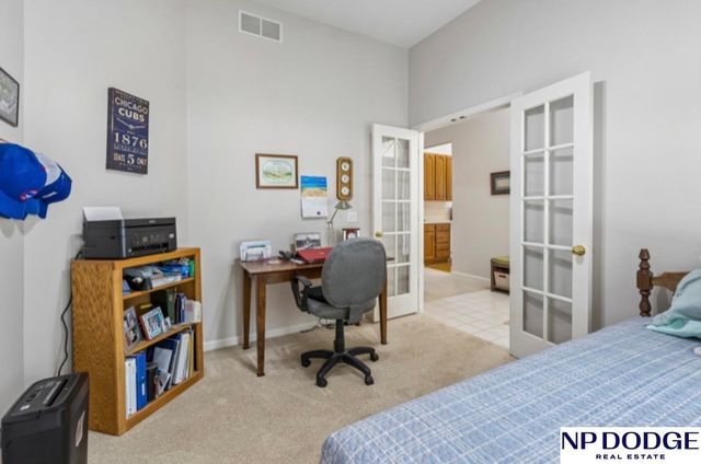 17278 Pine Street, Omaha, NE 68130