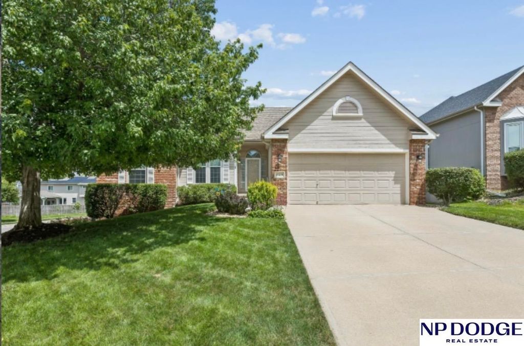 17278 Pine Street, Omaha, NE 68130