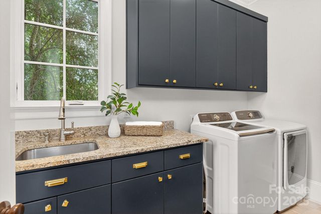 8021 Skye Lochs Drive, Waxhaw, NC 28173