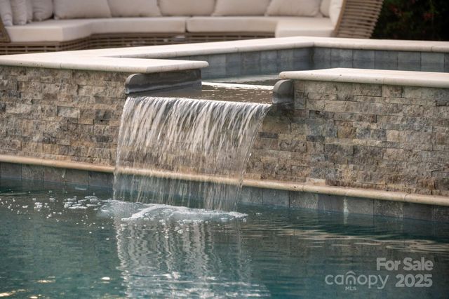 8021 Skye Lochs Drive, Waxhaw, NC 28173