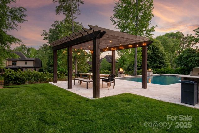 8021 Skye Lochs Drive, Waxhaw, NC 28173