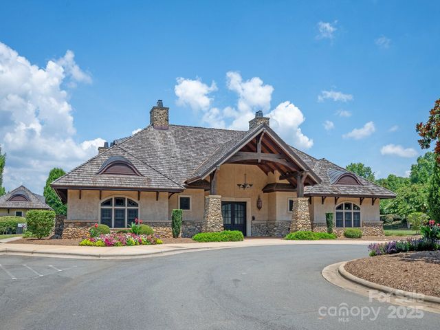 8021 Skye Lochs Drive, Waxhaw, NC 28173