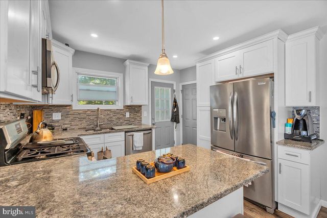315 N FORKLANDING RD, Maple Shade, NJ 08052