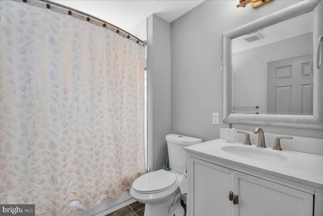 315 N FORKLANDING RD, Maple Shade, NJ 08052
