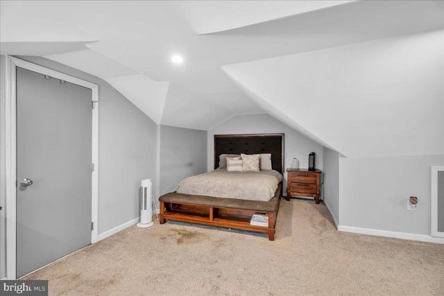 315 N FORKLANDING RD, Maple Shade, NJ 08052
