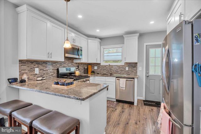 315 N FORKLANDING RD, Maple Shade, NJ 08052