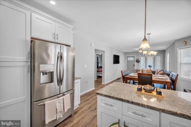 315 N FORKLANDING RD, Maple Shade, NJ 08052