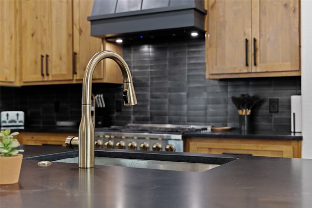 1832 S Park Avenue, Denison, TX 75020