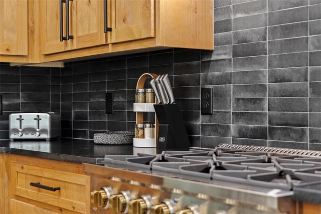 1832 S Park Avenue, Denison, TX 75020