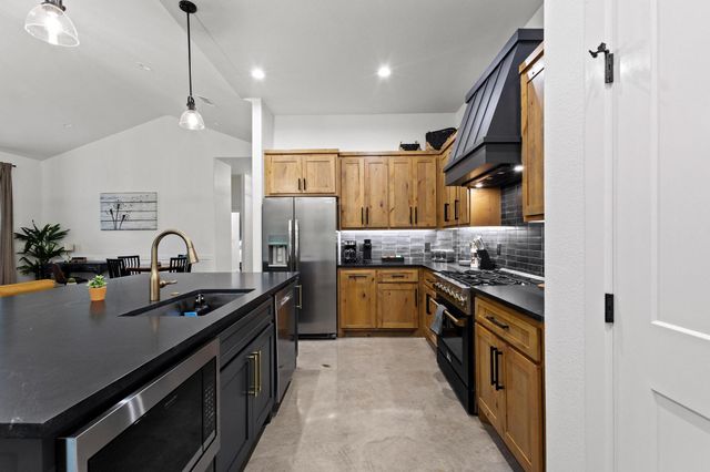 1832 S Park Avenue, Denison, TX 75020