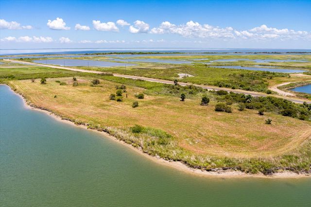 1105 Bobs Road, Crystal Beach, TX 77650