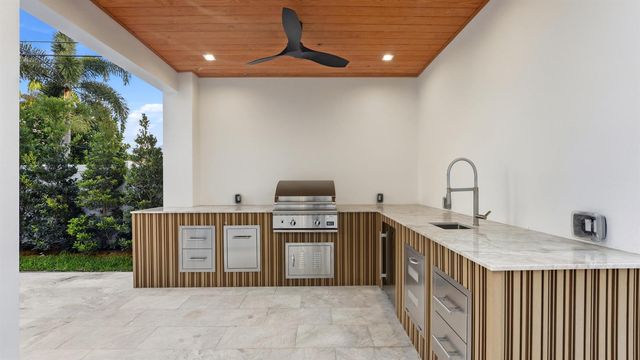 274 NE 3rd Court, Boca Raton, FL 33432