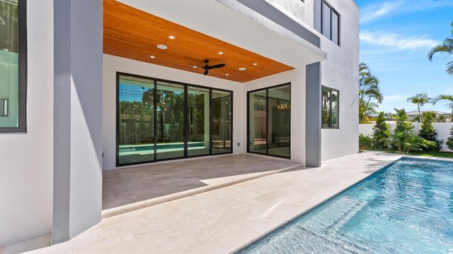 274 NE 3rd Court, Boca Raton, FL 33432