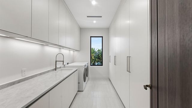 274 NE 3rd Court, Boca Raton, FL 33432