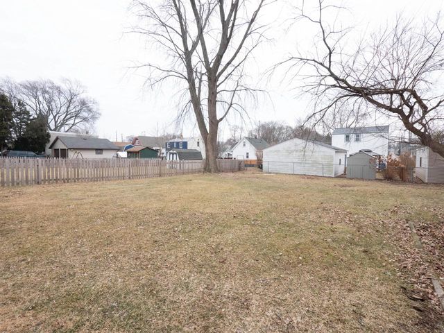 2019 E Saint Francis AVENUE, Saint Francis, WI 53235