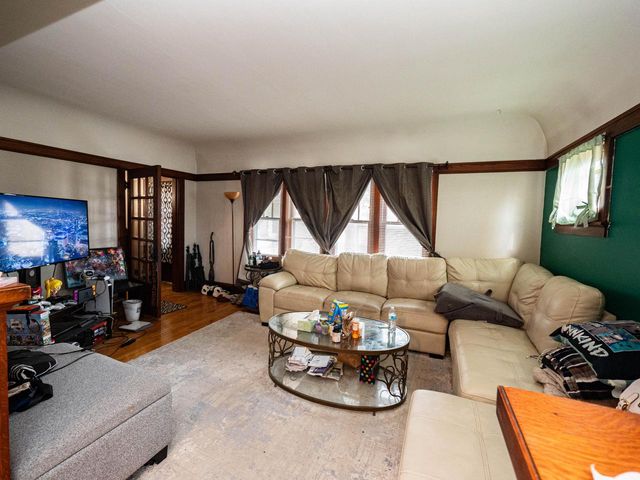 2019 E Saint Francis AVENUE, Saint Francis, WI 53235