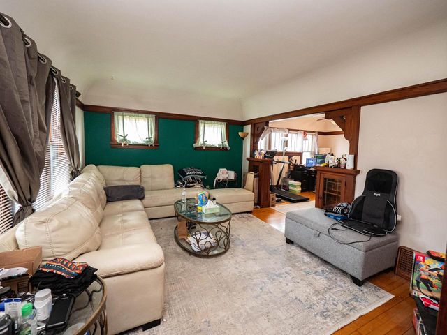 2019 E Saint Francis AVENUE, Saint Francis, WI 53235