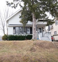 2019 E Saint Francis AVENUE, Saint Francis, WI 53235