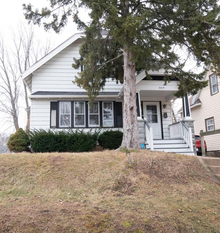 2019 E Saint Francis AVENUE, Saint Francis, WI 53235