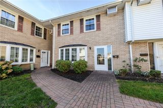 9 Meadowlawn Drive 21, Mentor, OH 44060